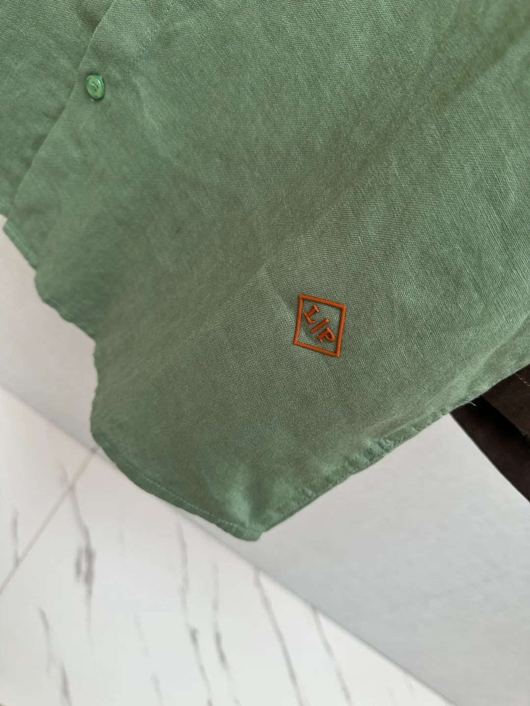 P tops, shorts Order LORO PI*NA 2026 Spring and Summer SS Italian old money resort style Quiet and luxurious light linen long sleeves Short sleeve lining Suit Series Customized natural linen material Spring and summer fresh Breathable skin-friendly Comfortable and stylish Natural and elegant men Versatile single product Simple and elegant Atmosphere Lazy and relaxed ​ Main color: hemp White Black Mixed colors: sky blue + hemp color Fruit green + hemp color Light Green+Black Sizes：M-L-XL-XXL-3XL (48-50-52-54-56) ​ ​